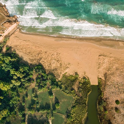 Break in the shoreline